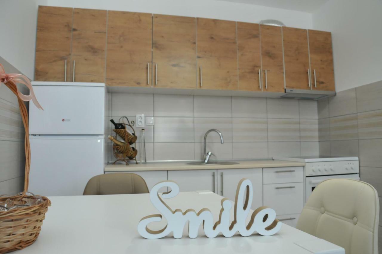 Ferienwohnung Apartman Smile Lukavica Exterior foto